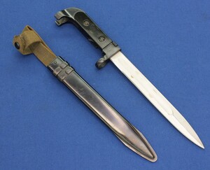 A very nice  Russian AK 47 Bayonet for Kalashnikov 1947, total length 33 cm, in mint condition. Price 95 euro