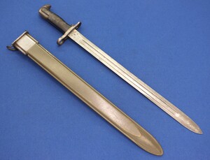 A very nice US WW II 16 inch M1 Bayonet Model 1905/42 for Garand Rifle, by Utica Cutlery, dated 1942, length 52 cm, in very good condition. 