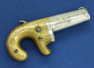 A very scarce antique De Luxe Factory Engraved Gold & Silver Political Gift Moore's Patent Breechloading Deringer with Patriotic Motives, Caliber 41 Rimfire, length 13 cm, in nearly mint condition. Price 5.500,- euro
