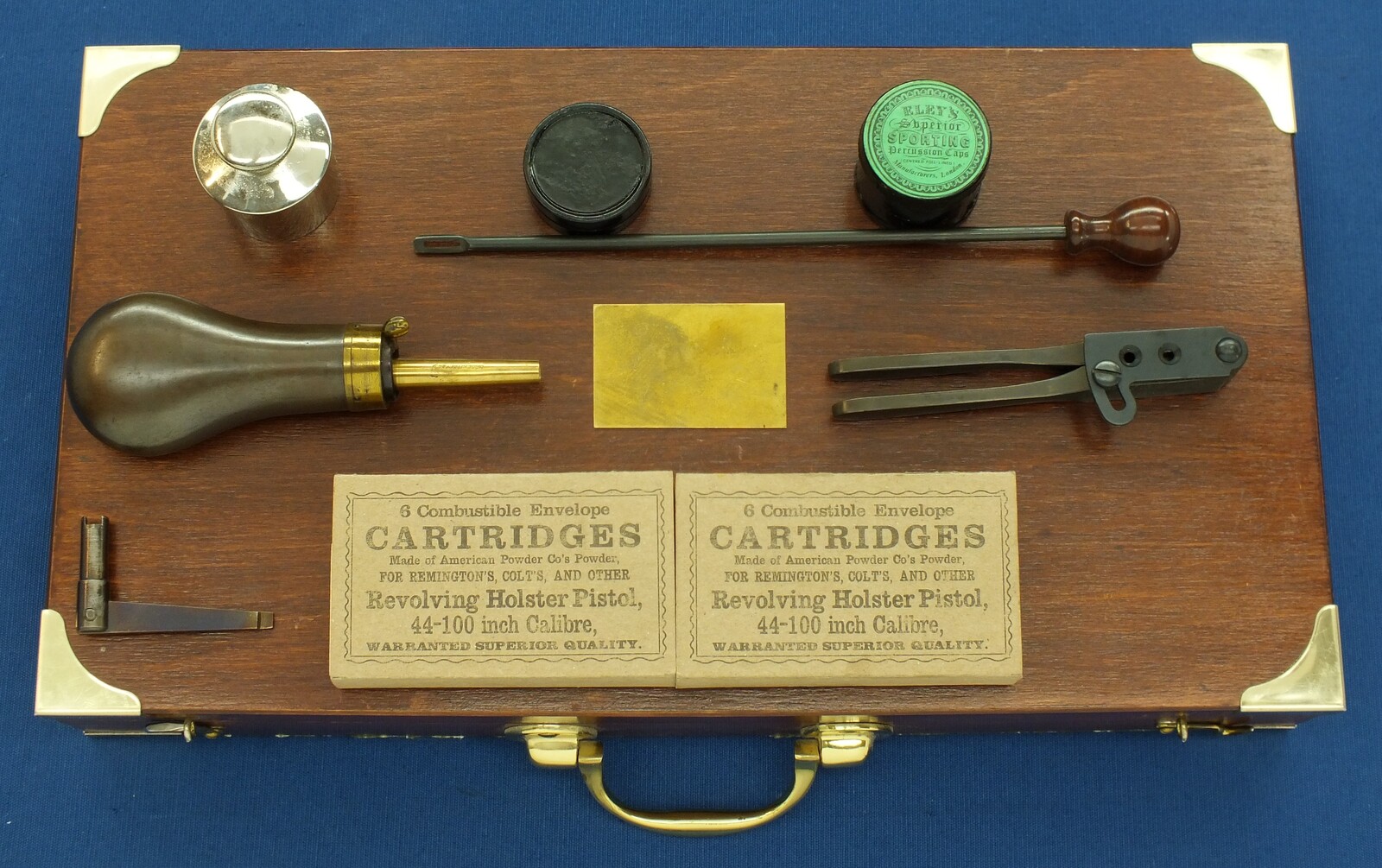 A Vintage Walnut case refitted and relined green interior made to fit Rogers & Spencer Single Action Army Revolver. 39x22x6cm. In very good condition. Price 350 euro.