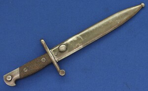 A WW2 Spanish Mauser Bolo Knife model 1941 Bayonet. Blade marked FNT, Fabrica Nacional de Toledo. Length 40cm. In very good condition. Price 125 euro