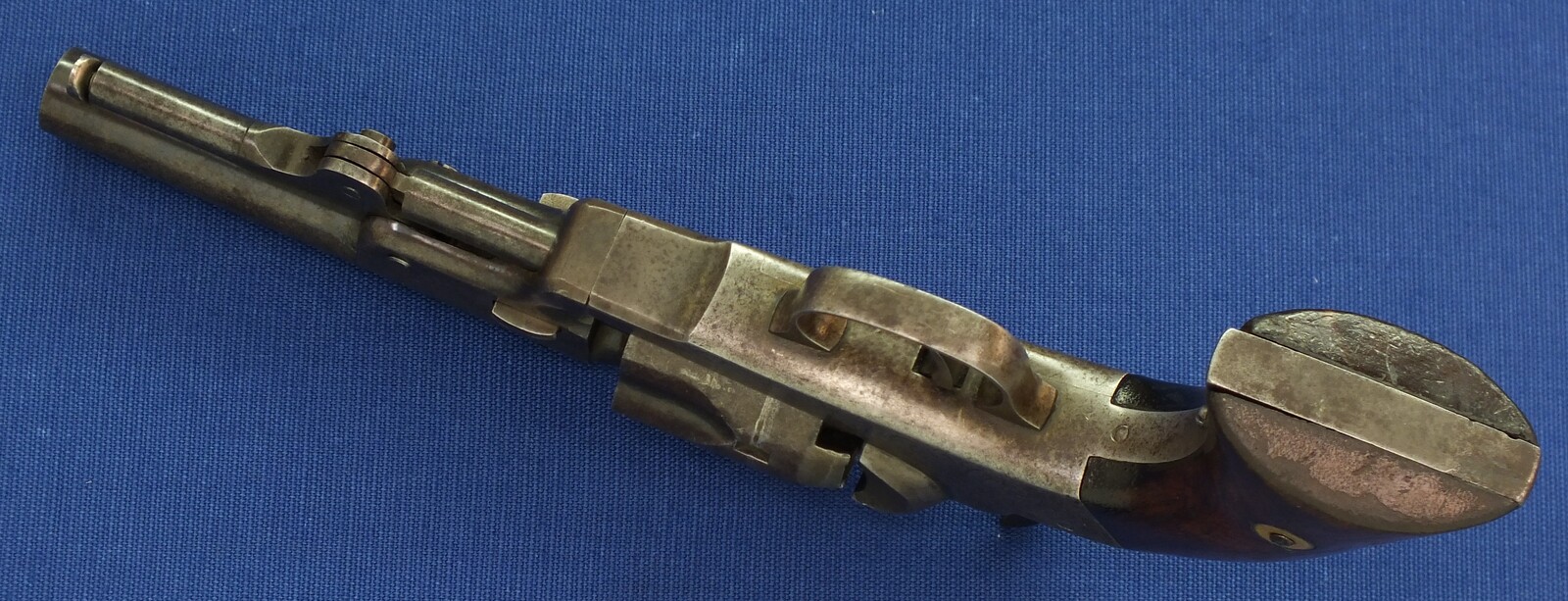 American Bacon Mfg. Co. Second model Pocket 5 shot percussion Revolver. 31 Caliber, 4 inch barrel. Only 3000 made. Length 24,5cm. In very good condition. Price 1.250 euro.