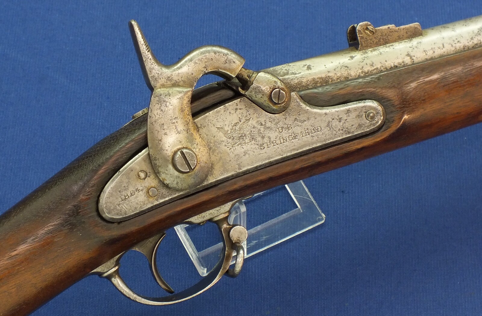 American Civil War US Model 1861-64 Springfield Percussion Rifle-Musket dated 1864. with bayonet. 58 Caliber, 40 inch barrel. Length 143cm. In good condition.