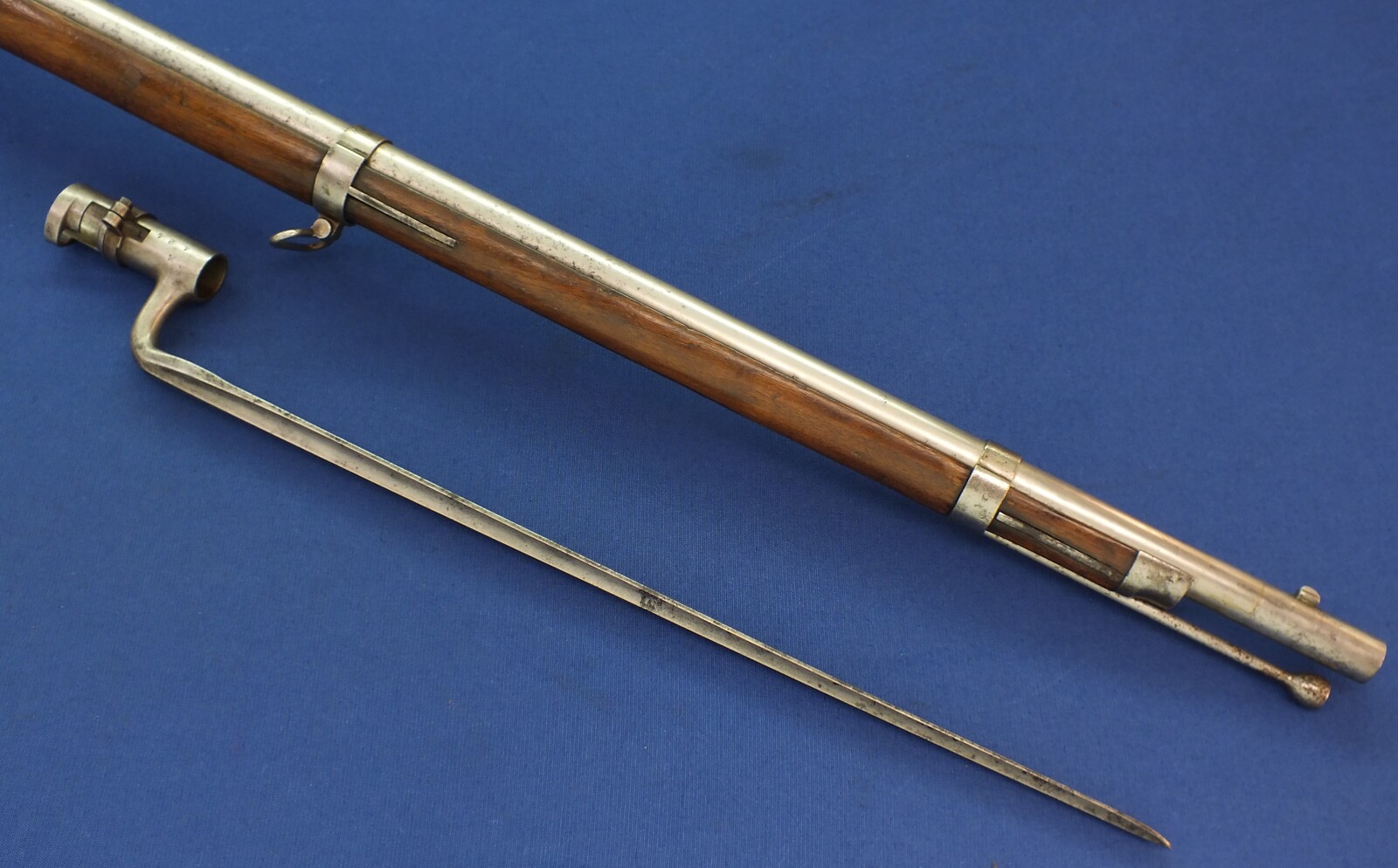 American Civil War US Model 1861-64 Springfield Percussion Rifle-Musket dated 1864. with bayonet. 58 Caliber, 40 inch barrel. Length 143cm. In good condition.