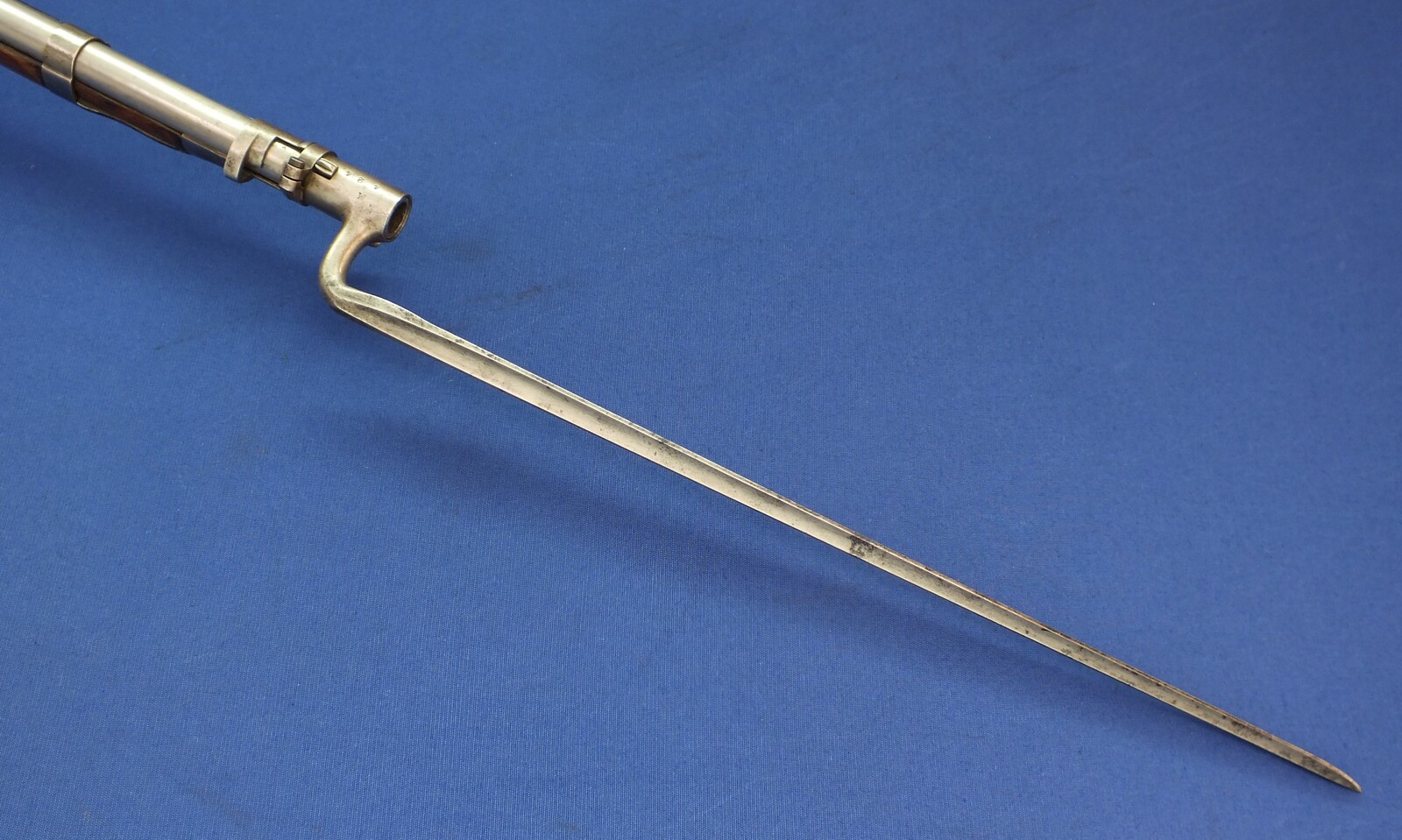 American Civil War US Model 1861-64 Springfield Percussion Rifle-Musket dated 1864. with bayonet. 58 Caliber, 40 inch barrel. Length 143cm. In good condition.