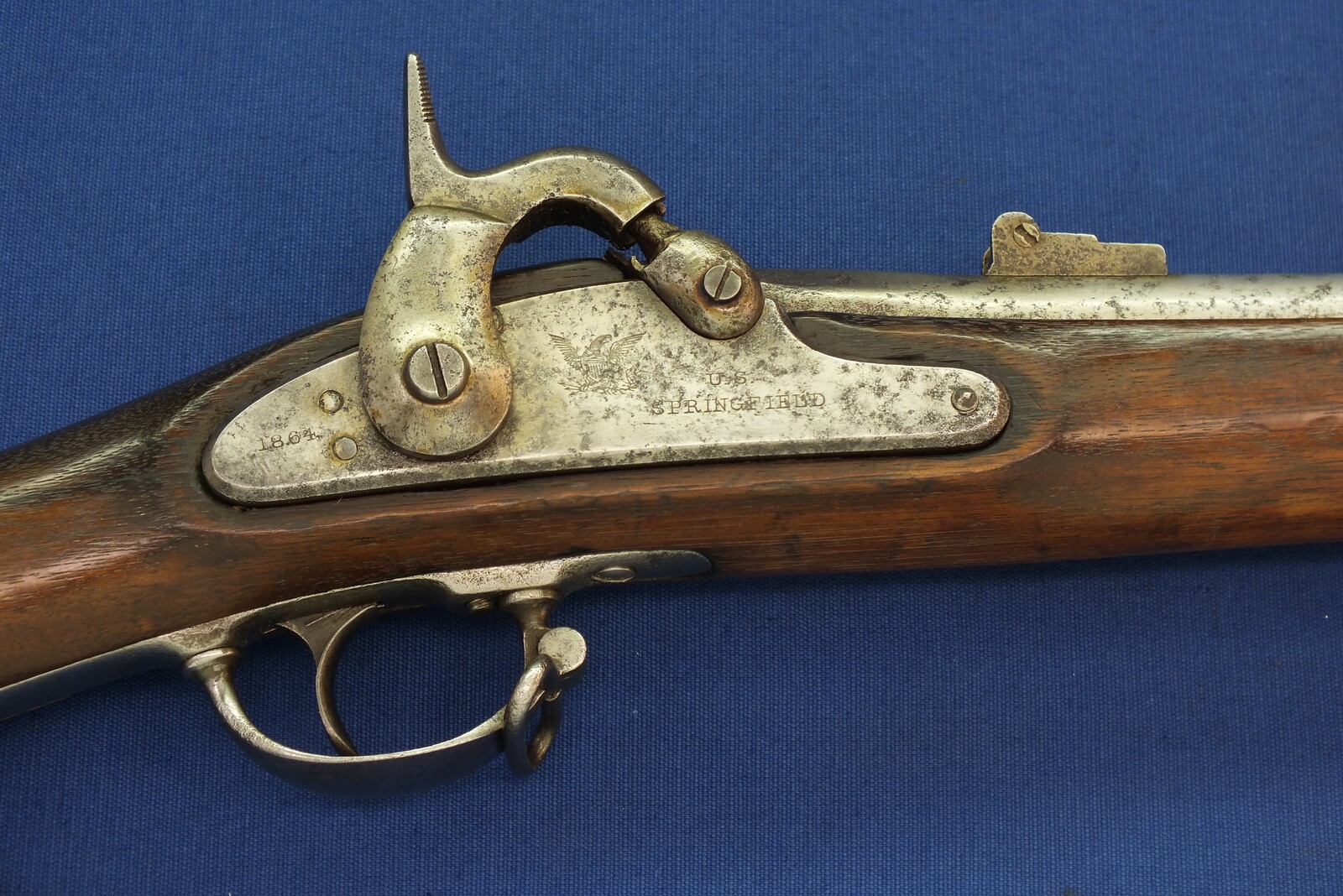 American Civil War US Model 1861-64 Springfield Percussion Rifle-Musket dated 1864. with bayonet. 58 Caliber, 40 inch barrel. Length 143cm. In good condition.