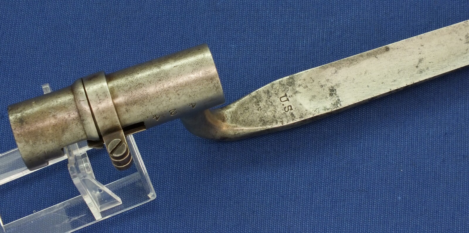 American Civil War US Model 1861-64 Springfield Percussion Rifle-Musket dated 1864. with bayonet. 58 Caliber, 40 inch barrel. Length 143cm. In good condition.