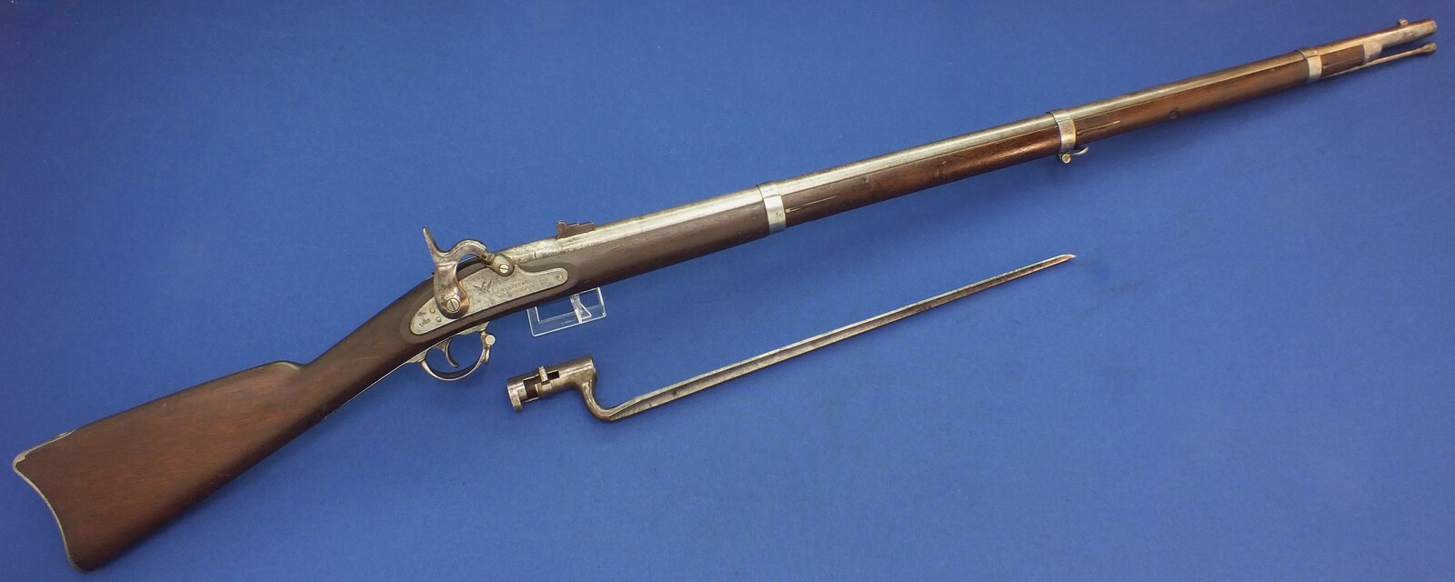 American Civil War US Model 1861 Percussion Rifle-Musket by WILLIAM MUIR & Co WINDSOR LOCKS. CT. Dated 1863. with bayonet. 58 Caliber, 40 inch barrel. Length 142cm. In good/very good condition.