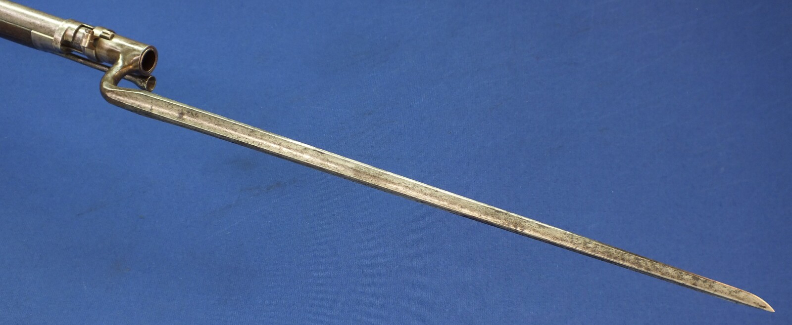 American Civil War US Model 1861 Percussion Rifle-Musket by WILLIAM MUIR & Co WINDSOR LOCKS. CT. Dated 1863. with bayonet. 58 Caliber, 40 inch barrel. Length 142cm. In good/very good condition.