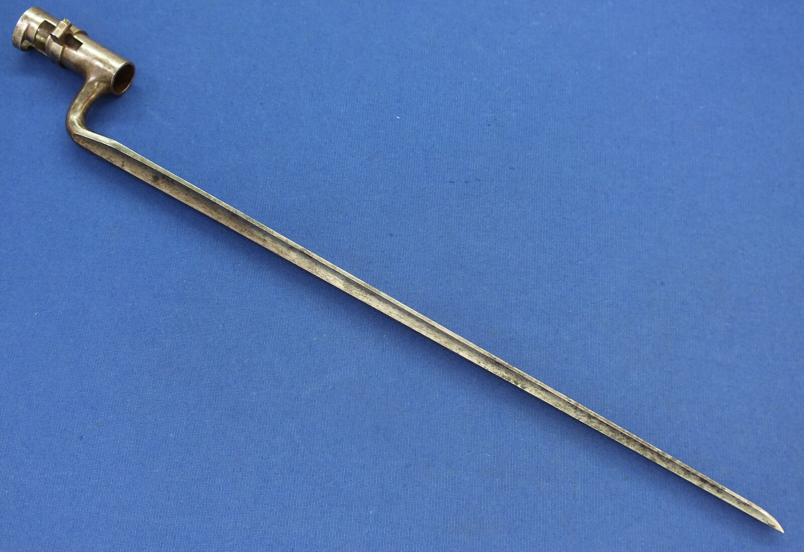 American Civil War US Model 1861 Percussion Rifle-Musket by WILLIAM MUIR & Co WINDSOR LOCKS. CT. Dated 1863. with bayonet. 58 Caliber, 40 inch barrel. Length 142cm. In good/very good condition.