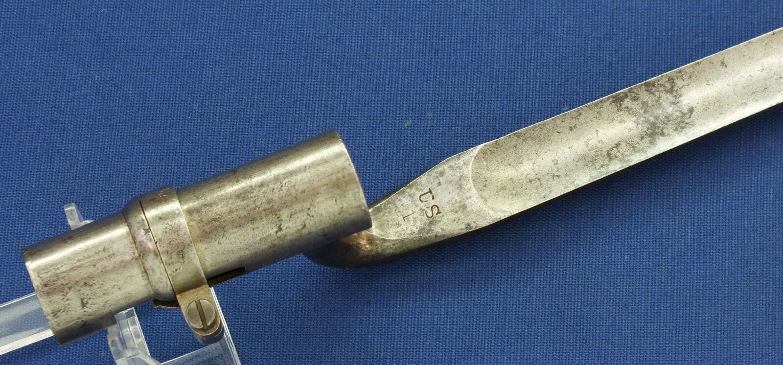 American Civil War US Model 1861 Percussion Rifle-Musket by WILLIAM MUIR & Co WINDSOR LOCKS. CT. Dated 1863. with bayonet. 58 Caliber, 40 inch barrel. Length 142cm. In good/very good condition.