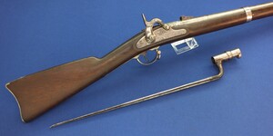 American Civil War US Model 1861 Percussion Rifle-Musket by WILLIAM MUIR & Co WINDSOR LOCKS. CT. Dated 1863. with bayonet. 58 Caliber, 40 inch barrel. Length 142cm. In good/very good condition. Price 1.150 euro.