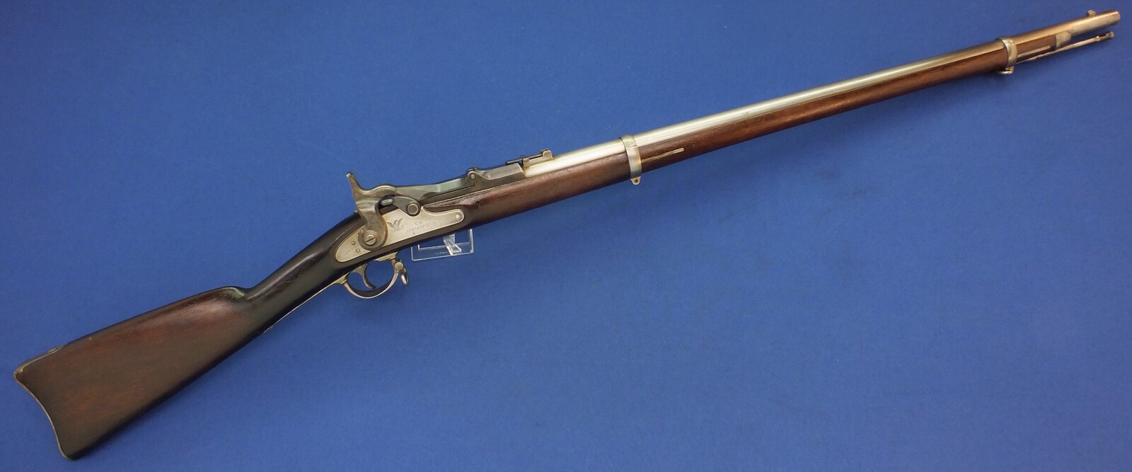 American US Springfield Model 1868 Trapdoor Rifle. Caliber 50 Centerfire, 32,5 inch barrel. Length 132cm. In very good condition.