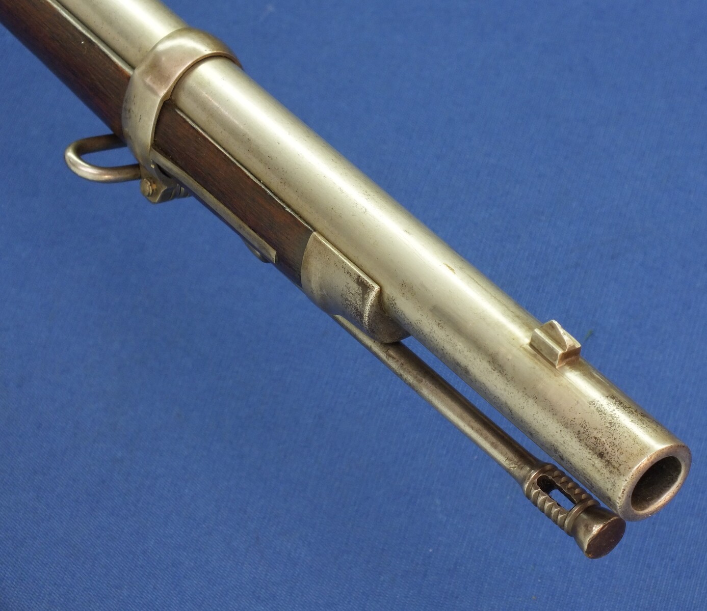 American US Springfield Model 1868 Trapdoor Rifle. Caliber 50 Centerfire, 32,5 inch barrel. Length 132cm. In very good condition.