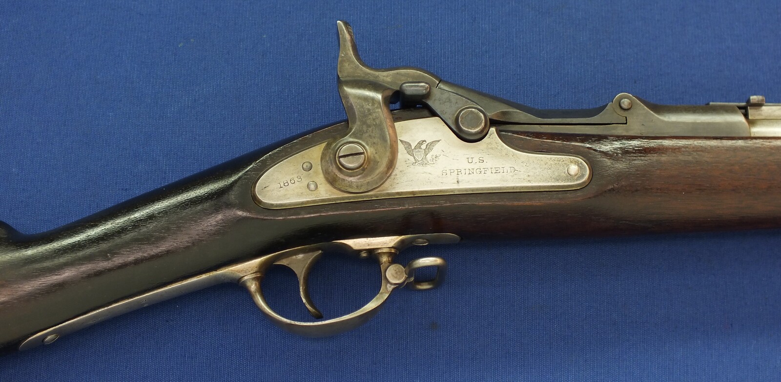 American US Springfield Model 1868 Trapdoor Rifle. Caliber 50 Centerfire, 32,5 inch barrel. Length 132cm. In very good condition.