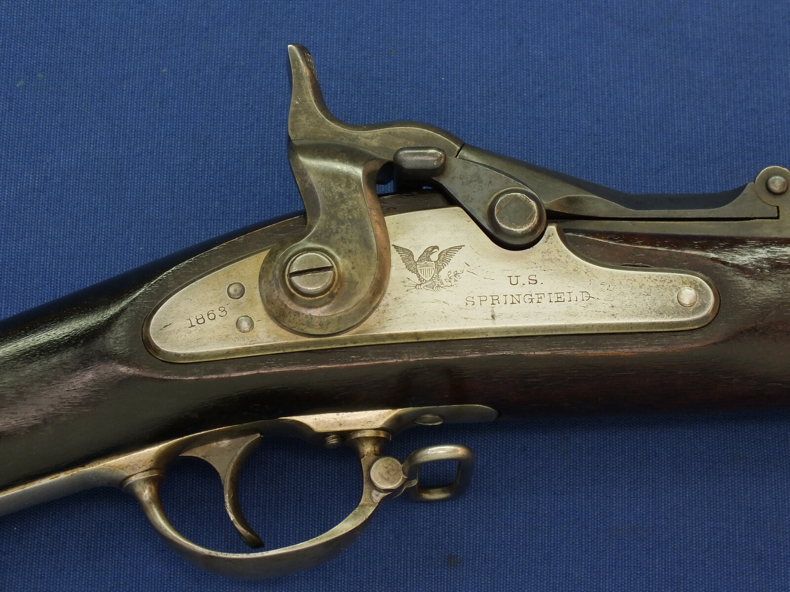 American US Springfield Model 1868 Trapdoor Rifle. Caliber 50 Centerfire, 32,5 inch barrel. Length 132cm. In very good condition.