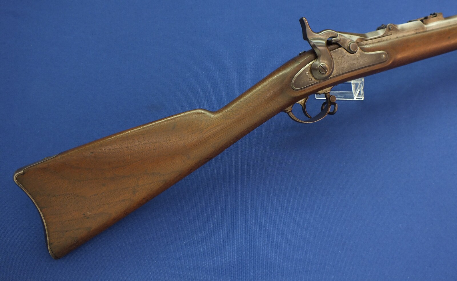 American US Springfield Model 1868 Trapdoor Rifle. Caliber 50 Centerfire, 32,5 inch barrel. Length 132cm. In very good condition. Price 1.750 euro.