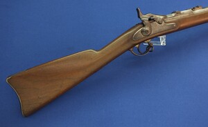 American US Springfield Model 1868 Trapdoor Rifle. Caliber 50 Centerfire, 32,5 inch barrel. Length 132cm. In very good condition. Price 1.750 euro.