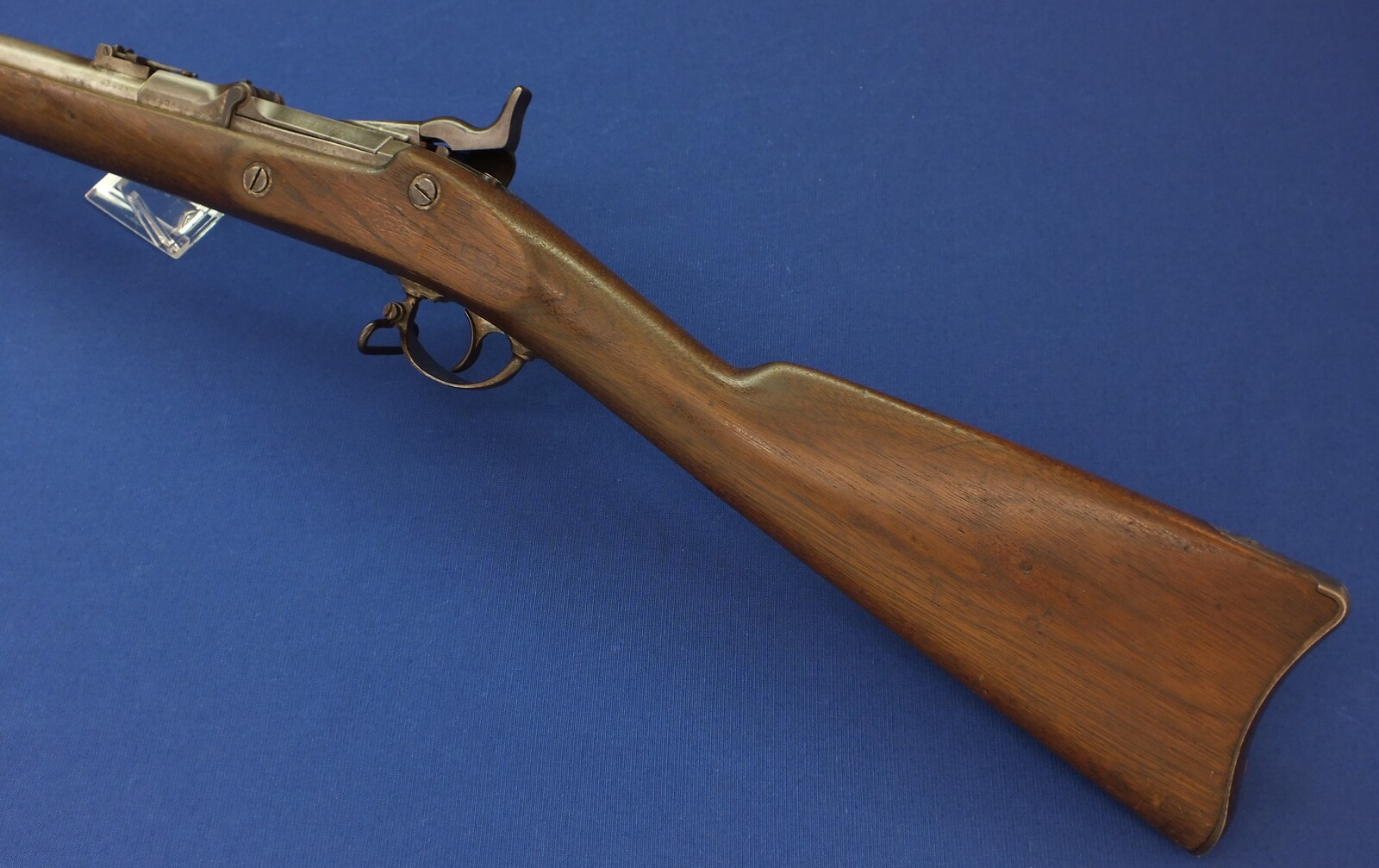 American US Springfield Model 1868 Trapdoor Rifle. Caliber 50 Centerfire, 32,5 inch barrel. Length 132cm. In very good condition. Price 1.750 euro.