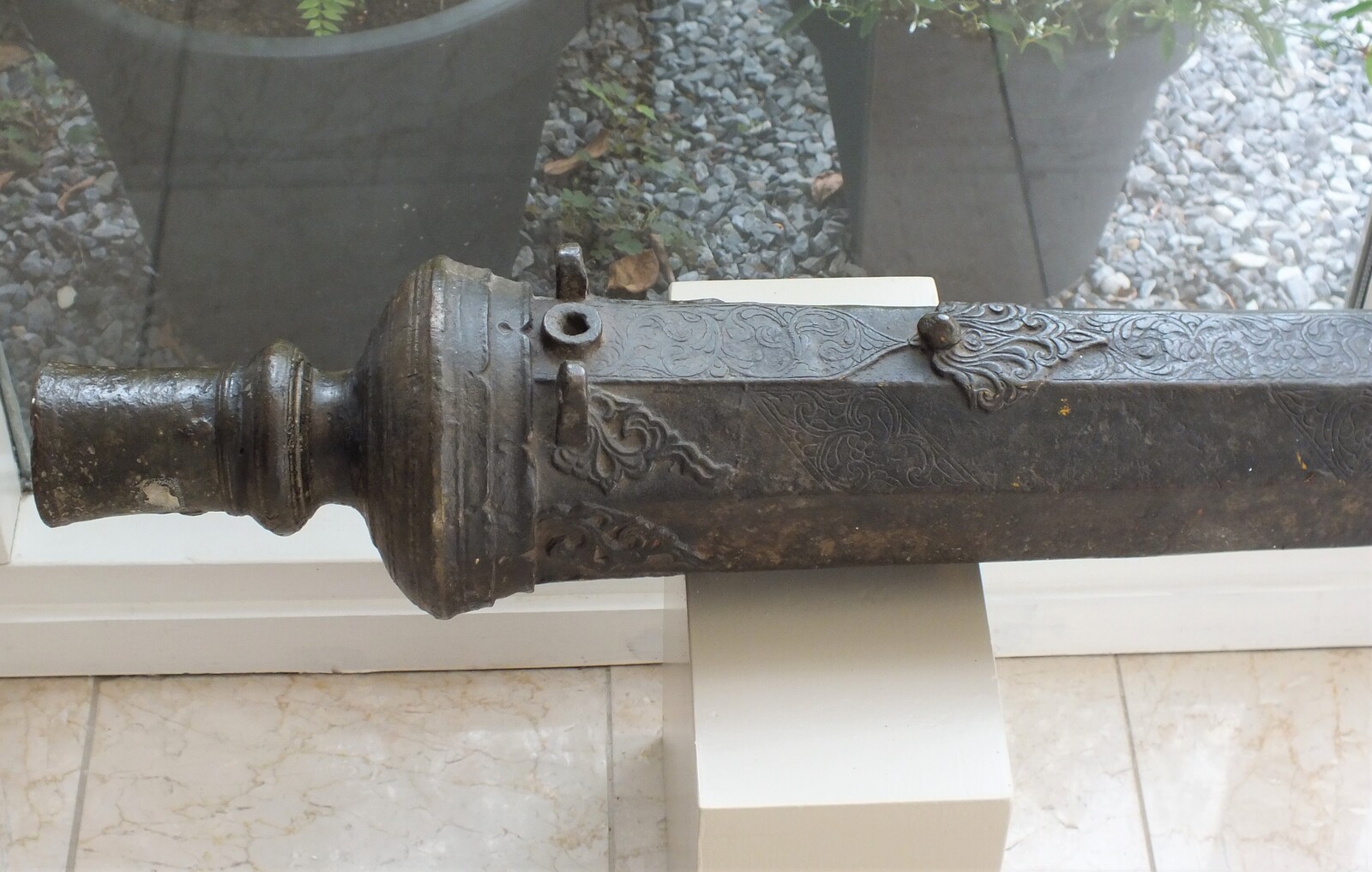 An antique 18th century bronze Indonesian Lantaka Cannon, caliber 4.5 cm, length 165 cm, in very good condition. Price 6.400,- euro.