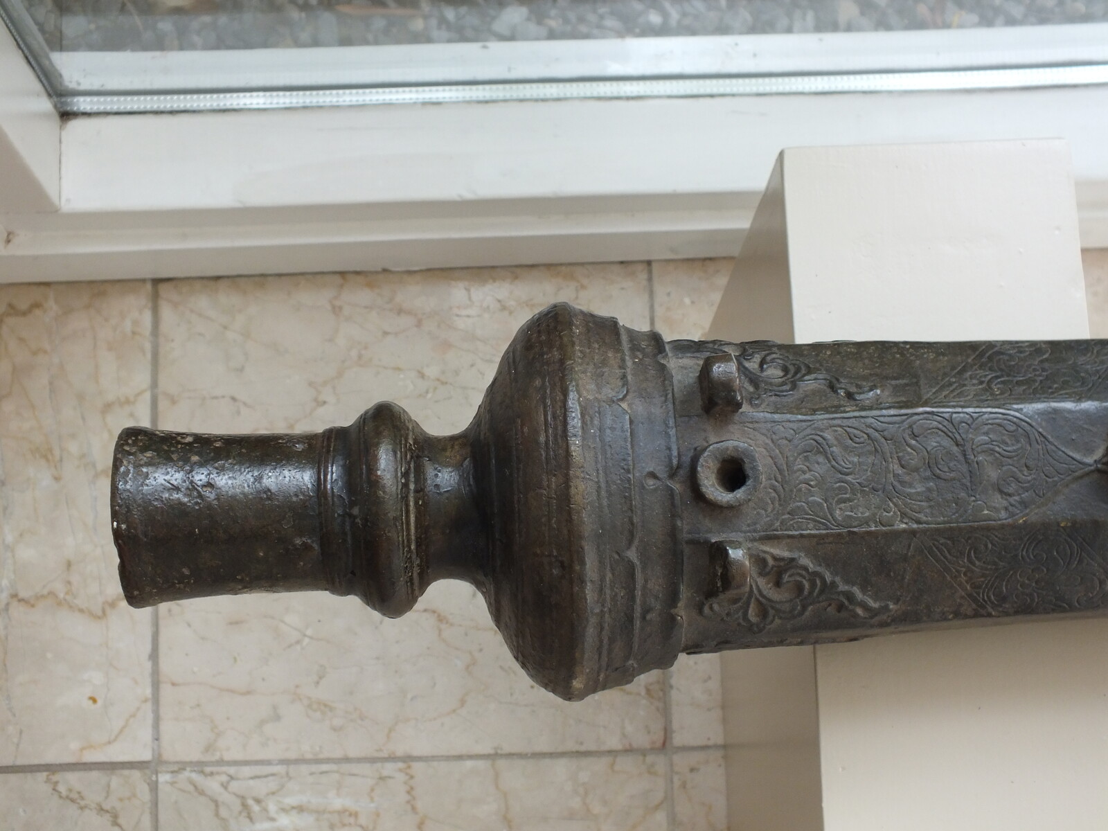 An antique 18th century bronze Indonesian Lantaka Cannon, caliber 4.5 cm, length 165 cm, in very good condition. Price 6.400,- euro.