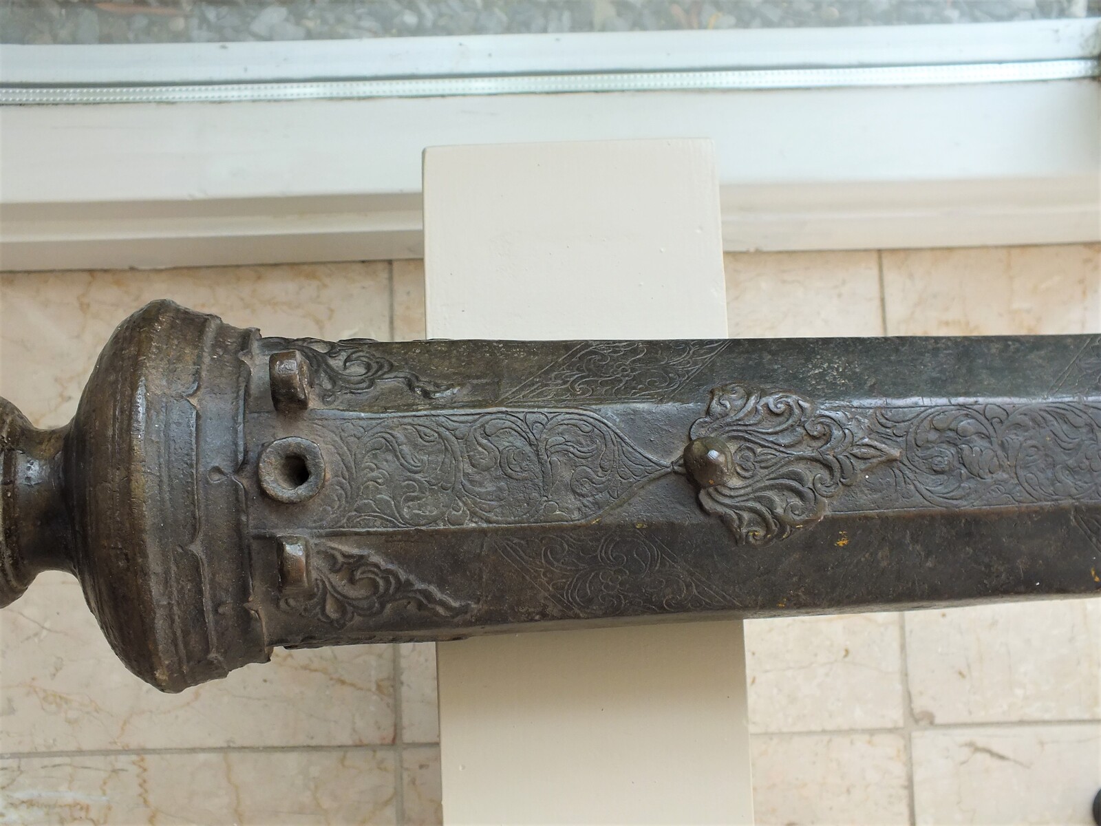 An antique 18th century bronze Indonesian Lantaka Cannon, caliber 4.5 cm, length 165 cm, in very good condition. Price 6.400,- euro.