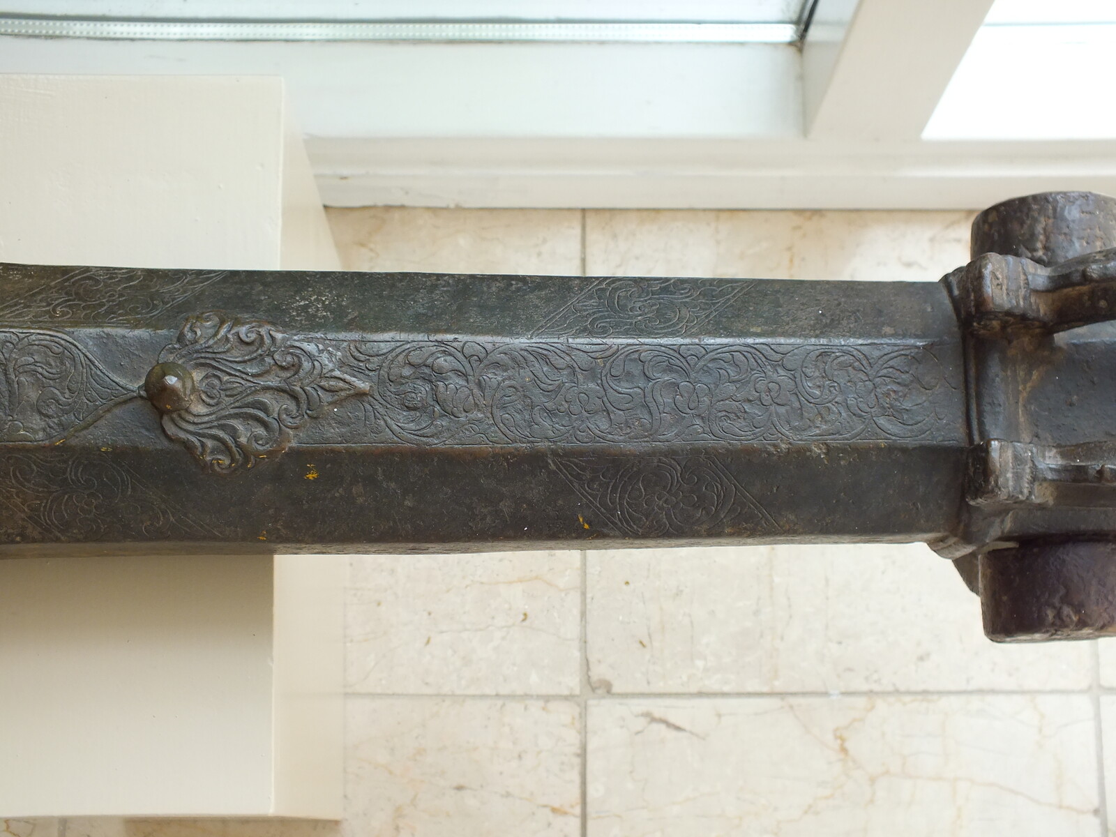 An antique 18th century bronze Indonesian Lantaka Cannon, caliber 4.5 cm, length 165 cm, in very good condition. Price 6.400,- euro.