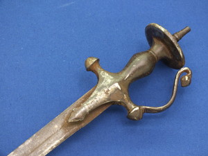 An antique 18th century Indian Tulwar Sword, length 82 cm, in good condition. Price 375 euro