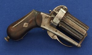 An antique 19th century Belgian Double Action Pinfire Pepperbox by Arendt Brevete Liege, 6 shot, caliber 7 mm, length 13 cm, in very good condition. Price 750 euro
