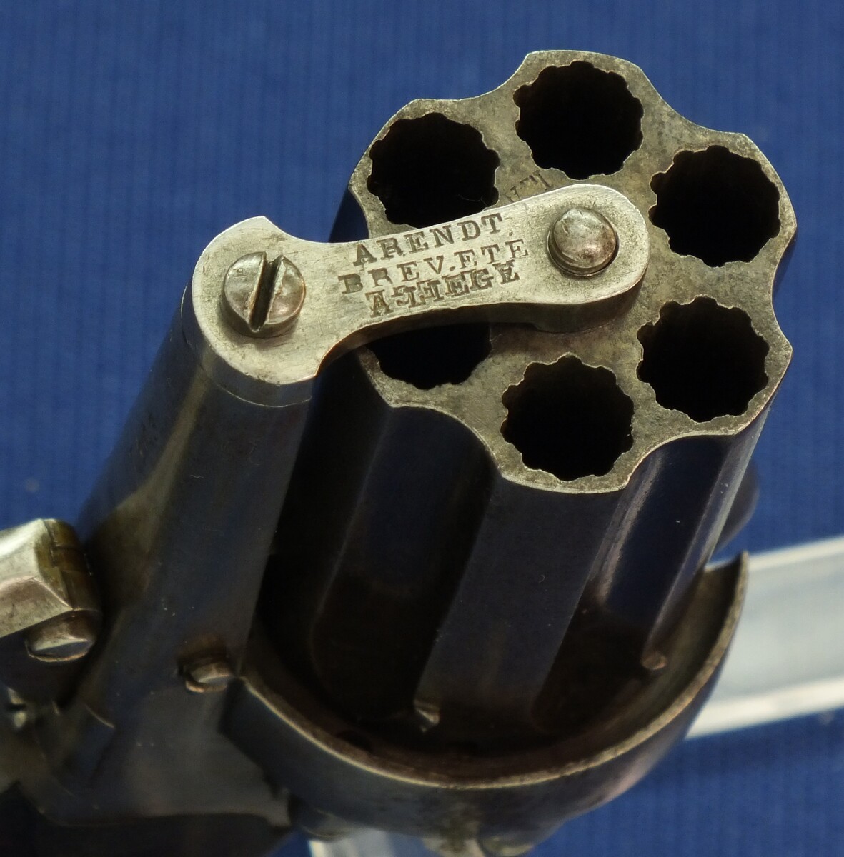 An antique 19th century Belgian Double Action Pinfire Pepperbox by Arendt Brevete Liege, 6 shot, caliber 7 mm, length 13 cm, in very good condition. Price 750 euro