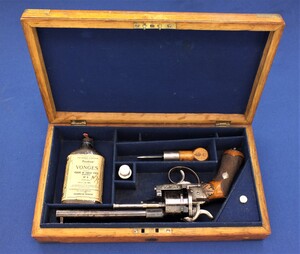 An antique 19th century Cased Dutch double and single action Pinfire Revolver by Pierre Stevens Maastricht, caliber 12 mm, length 31 cm, in very good condition. Price 1.850 euro
