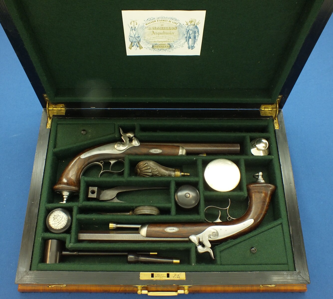 An antique 19th century circa 1860 pair of French Percussion pistols by Perrin Paris in vintage/antique Walnut veneered case with refitted and relined green interior. Caliber 17mm. Length 39cm. In very good condition. Price 2.750 euro.