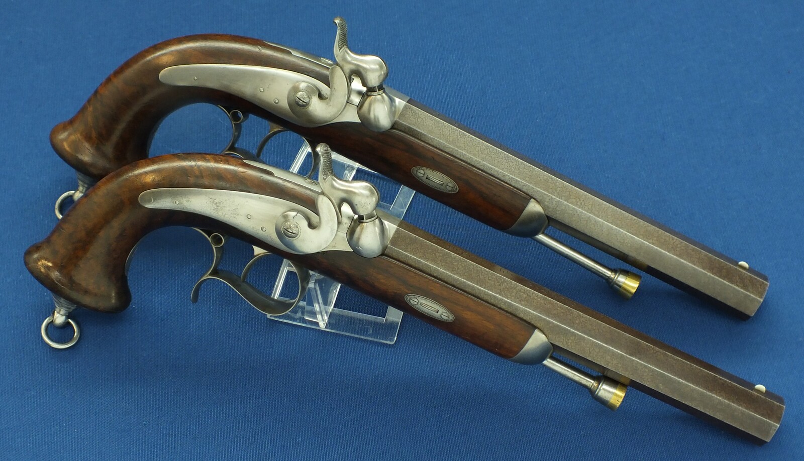 An antique 19th century circa 1860 pair of French Percussion pistols by Perrin Paris in vintage/antique Walnut veneered case with refitted and relined green interior. Caliber 17mm. Length 39cm. In very good condition. Price 2.750 euro.