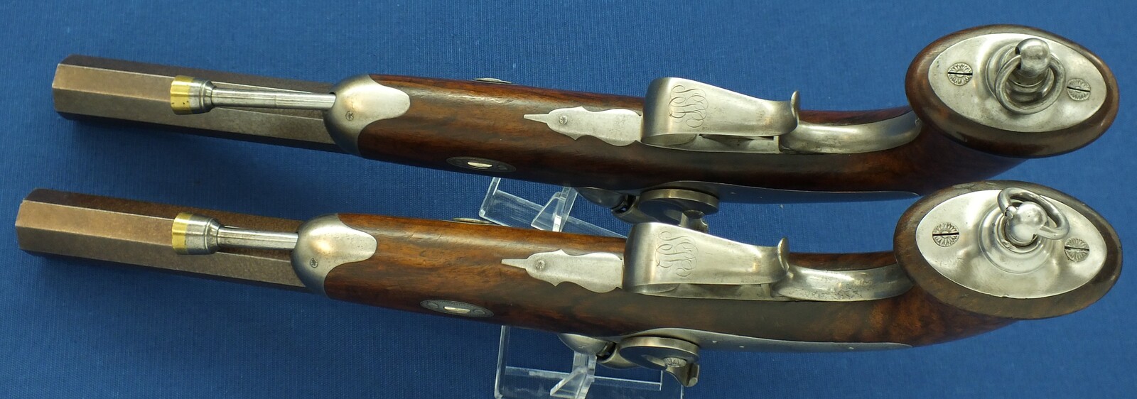 An antique 19th century circa 1860 pair of French Percussion pistols by Perrin Paris in vintage/antique Walnut veneered case with refitted and relined green interior. Caliber 17mm. Length 39cm. In very good condition. Price 2.750 euro.