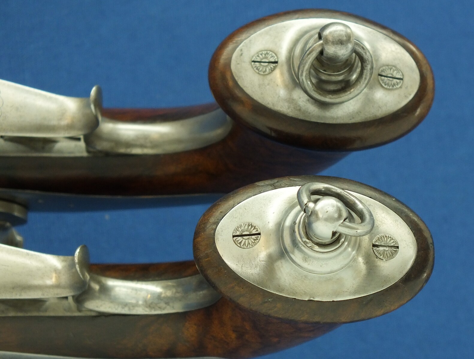 An antique 19th century circa 1860 pair of French Percussion pistols by Perrin Paris in vintage/antique Walnut veneered case with refitted and relined green interior. Caliber 17mm. Length 39cm. In very good condition. Price 2.750 euro.