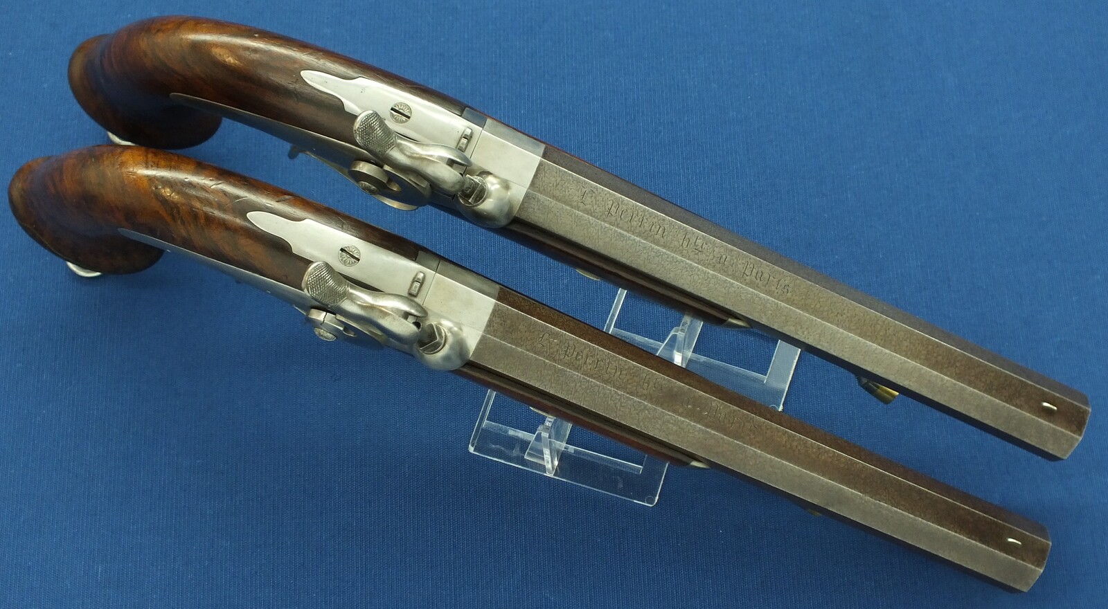 An antique 19th century circa 1860 pair of French Percussion pistols by Perrin Paris in vintage/antique Walnut veneered case with refitted and relined green interior. Caliber 17mm. Length 39cm. In very good condition. Price 2.750 euro.