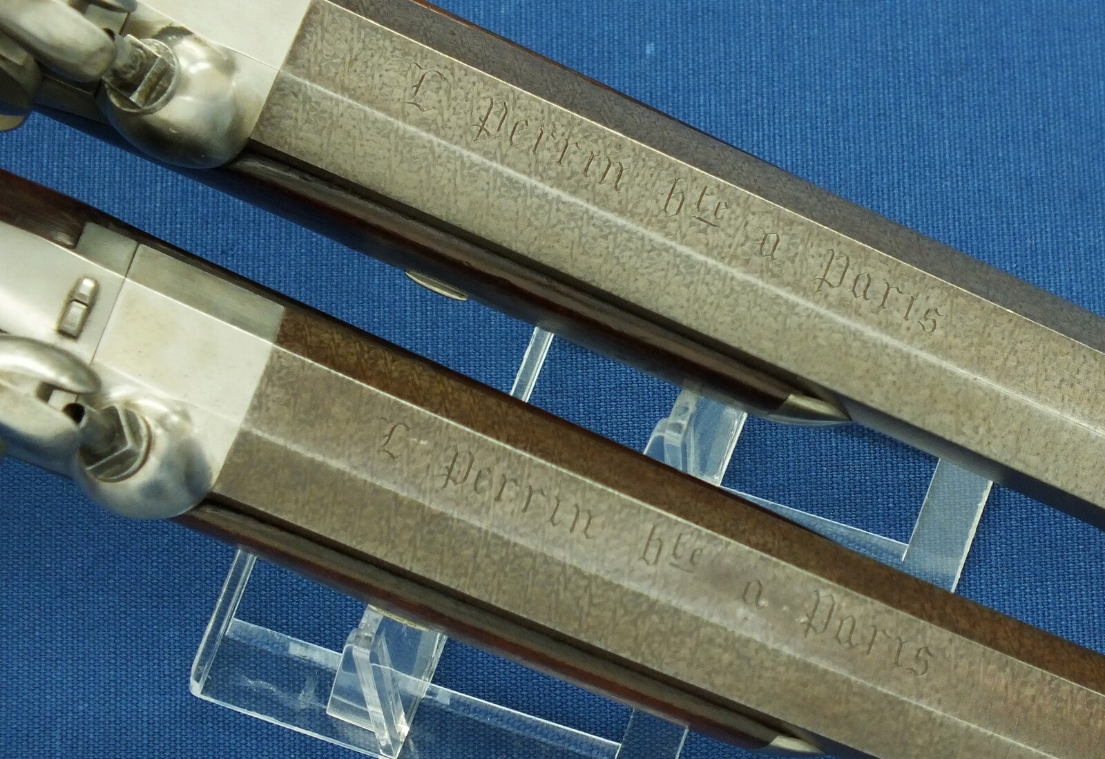 An antique 19th century circa 1860 pair of French Percussion pistols by Perrin Paris in vintage/antique Walnut veneered case with refitted and relined green interior. Caliber 17mm. Length 39cm. In very good condition. Price 2.750 euro.