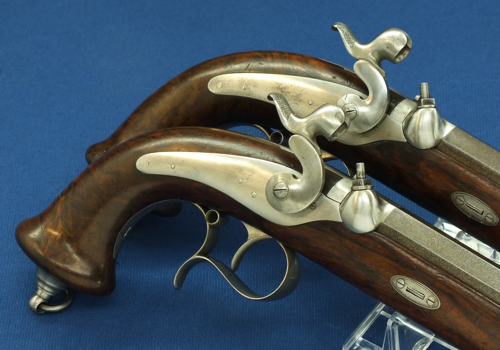 An antique 19th century circa 1860 pair of French Percussion pistols by Perrin Paris in vintage/antique Walnut veneered case with refitted and relined green interior. Caliber 17mm. Length 39cm. In very good condition. Price 2.750 euro.