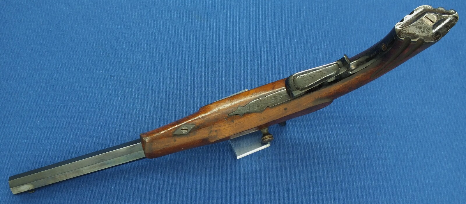 An antique 19th century French Flobert Target Pistol, caliber 6 mm/22 short, length 43 cm, in very good condition. Price 595 euro.