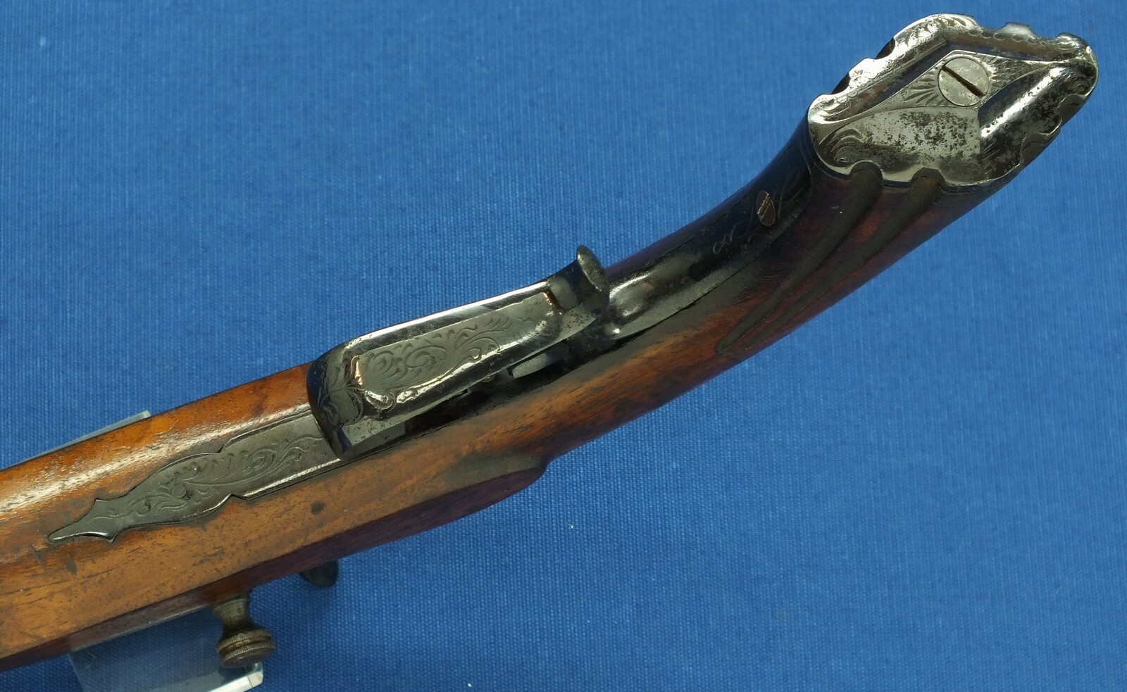 An antique 19th century French Flobert Target Pistol, caliber 6 mm/22 short, length 43 cm, in very good condition. Price 595 euro.