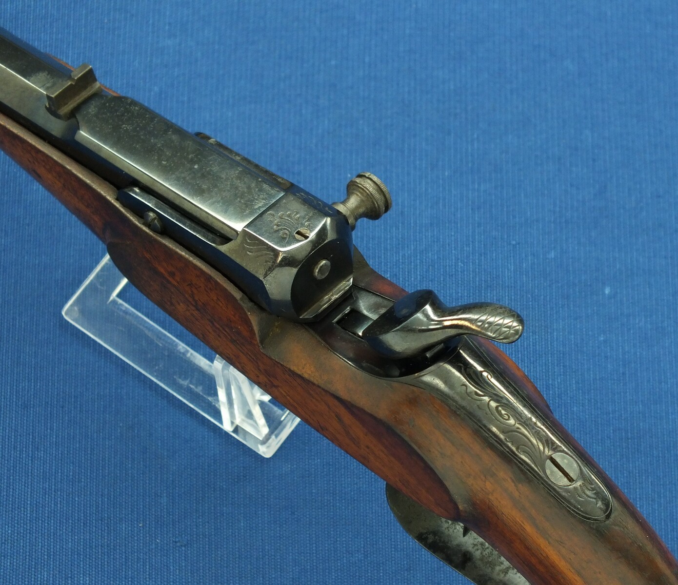 An antique 19th century French Flobert Target Pistol, caliber 6 mm/22 short, length 43 cm, in very good condition. Price 595 euro.