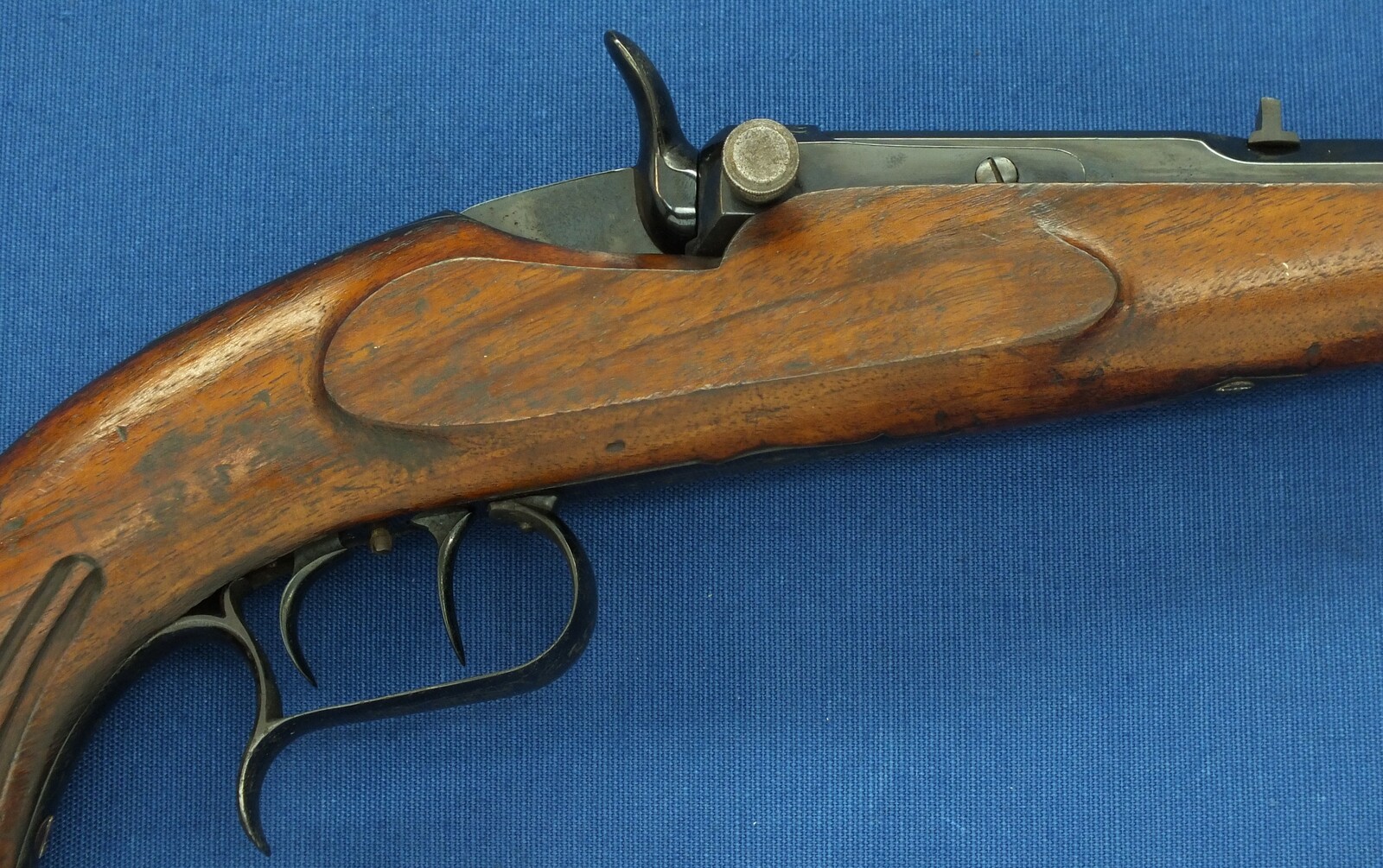 An antique 19th century French Flobert Target Pistol, caliber 6 mm/22 short, length 43 cm, in very good condition. Price 595 euro.