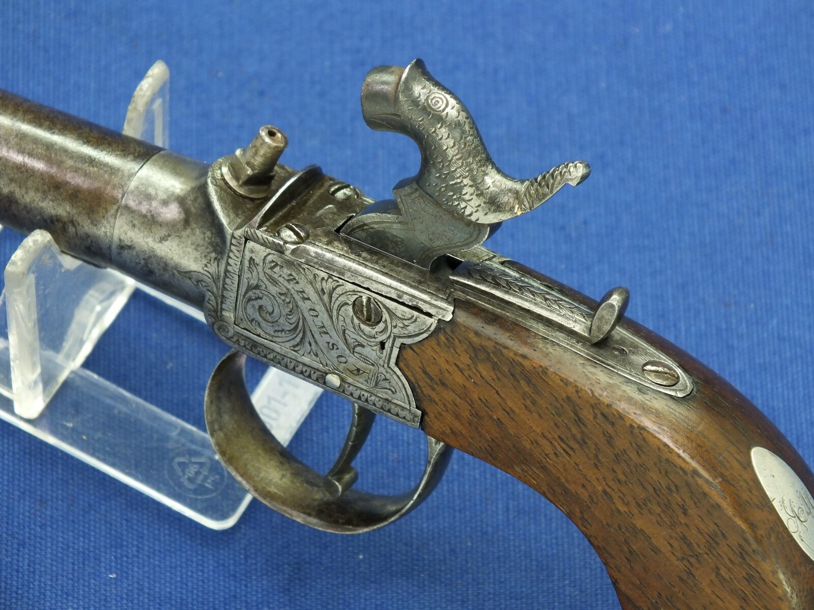 An antique 19th Century Scottish Percussion Pistol by T.THOMSON (Edinburgh), caliber 11mm, length 20 cm, in very good condition. Price 595 euro