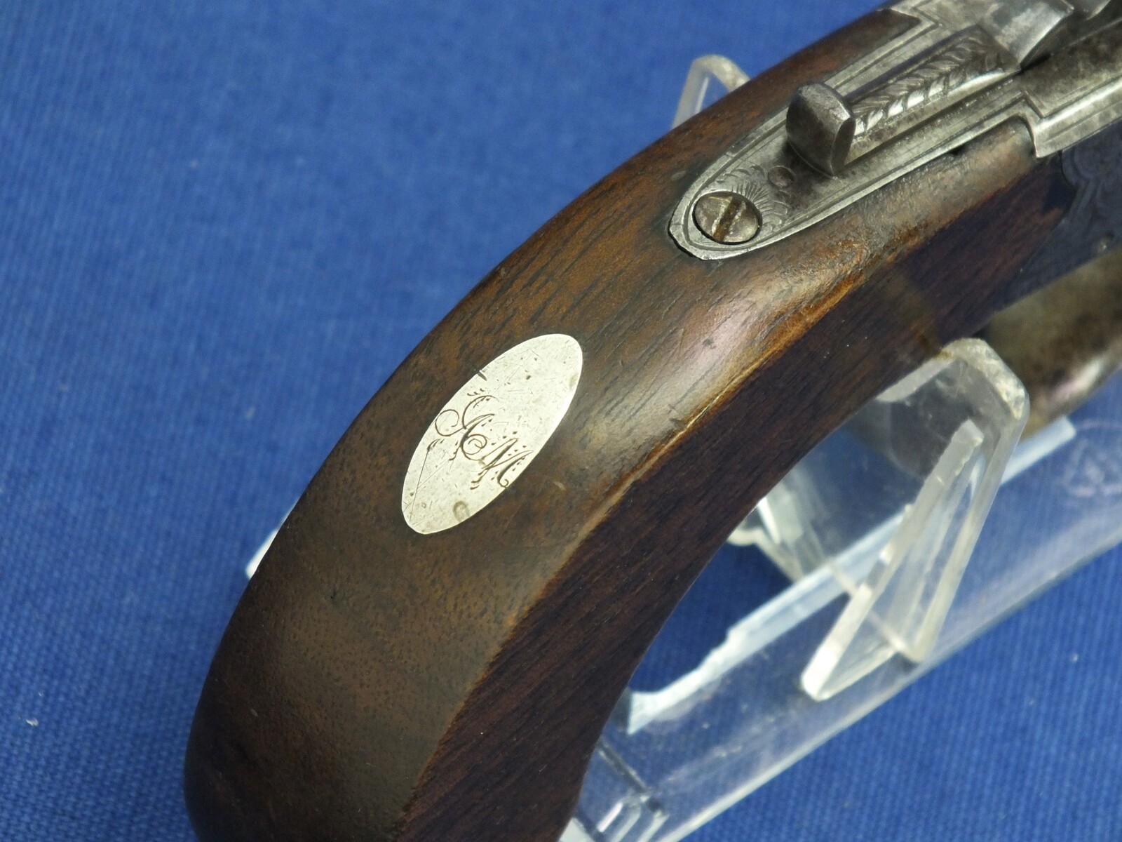 An antique 19th Century Scottish Percussion Pistol by T.THOMSON (Edinburgh), caliber 11mm, length 20 cm, in very good condition. Price 595 euro