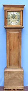 An antique 8-day English mahogany grandfather clock by Ino. Massinham Fakenham, 18th century. Price 3.950,- euro