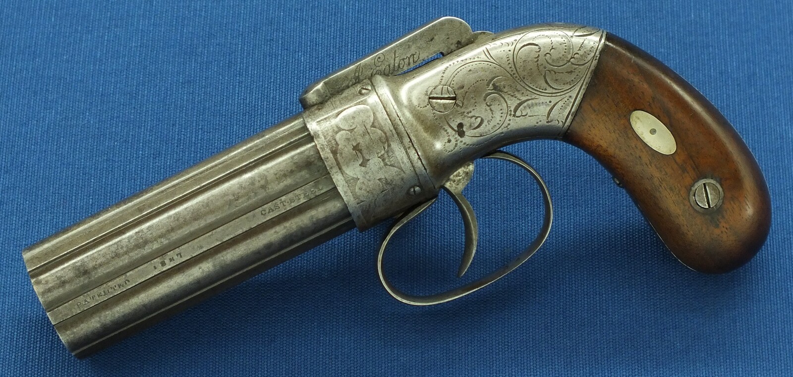 An antique American Allen & Thurber 6 shot Percussion Pepperbox. 31 Caliber, 4 inch barrel. Length 19cm. In very good condition.