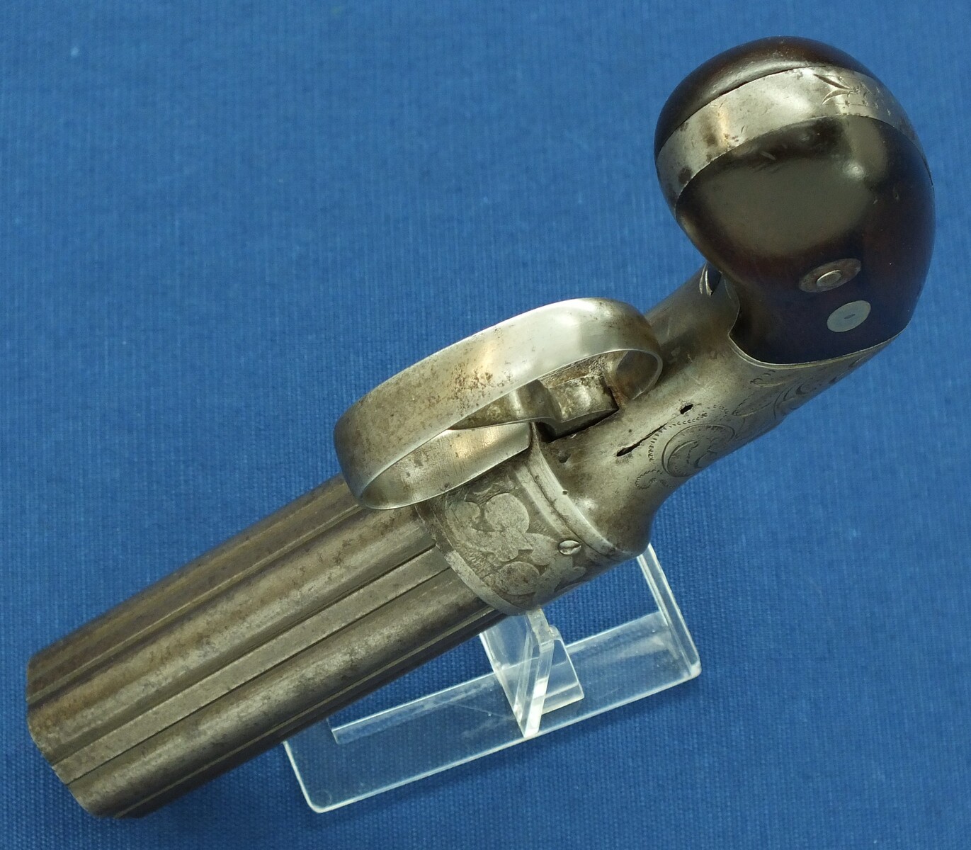 An antique American Allen & Thurber 6 shot Percussion Pepperbox. 31 Caliber, 4 inch barrel. Length 19cm. In very good condition.