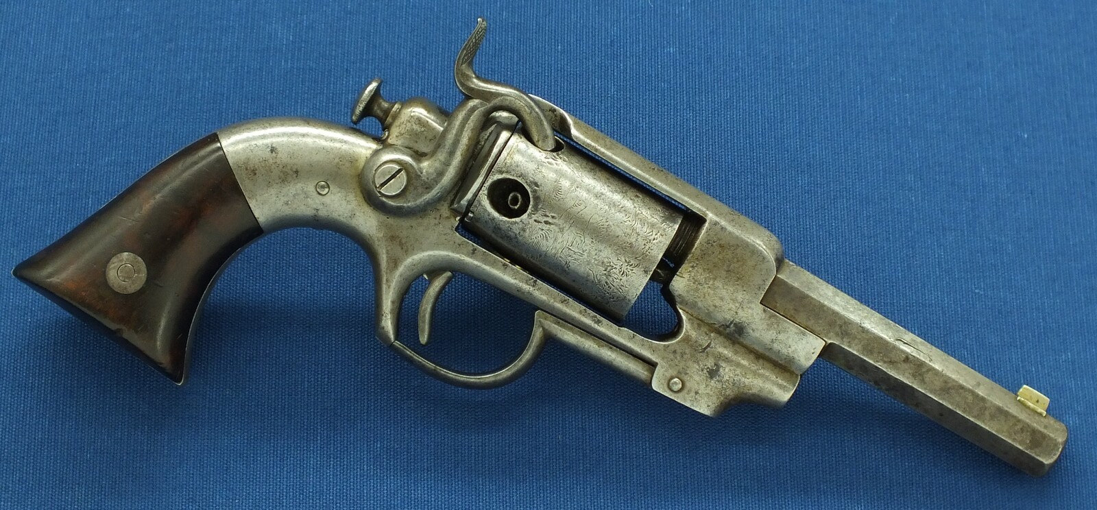 An antique American Allen&Wheelock Side-hammer first type Belt Model 5 shot percussion Revolver. 32 Caliber, 4 inch barrel. Length 25cm. In very good condition.