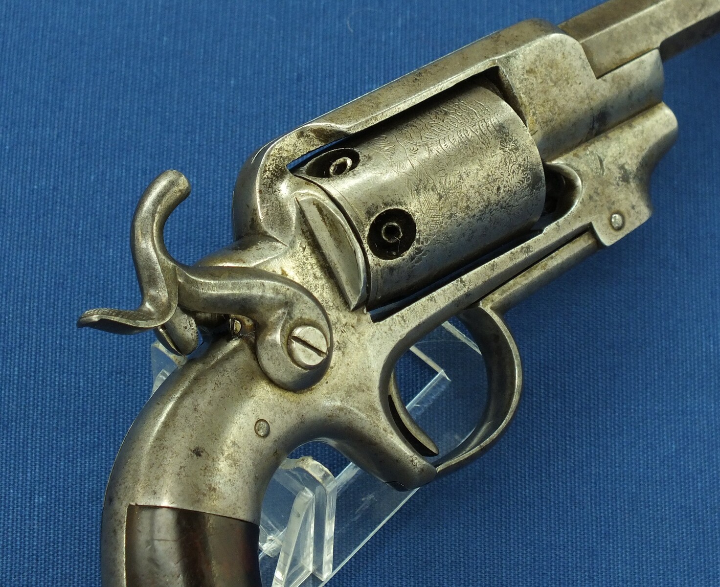An antique American Allen&Wheelock Side-hammer first type Belt Model 5 shot percussion Revolver. 32 Caliber, 4 inch barrel. Length 25cm. In very good condition.