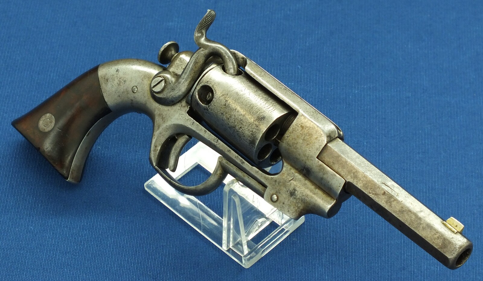 An antique American Allen&Wheelock Side-hammer first type Belt Model 5 shot percussion Revolver. 32 Caliber, 4 inch barrel. Length 25cm. In very good condition.
